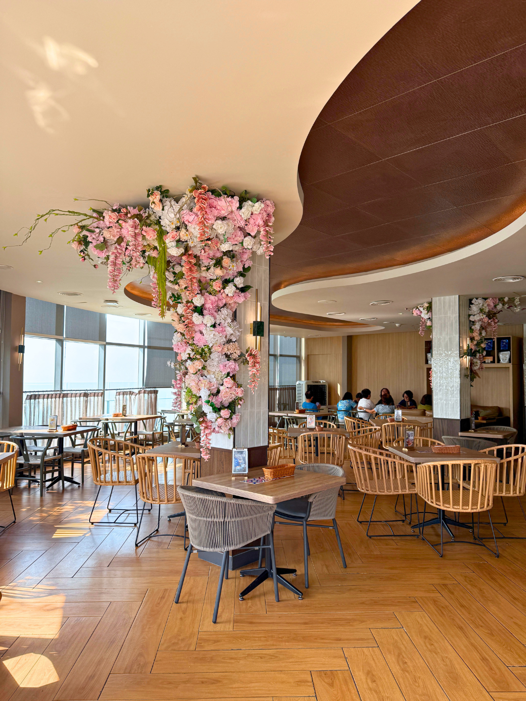 cafe indoor ambience